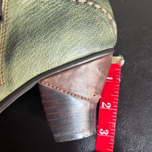 Everybody by AZ. moda Green Leather Victorian Style Ankle Boots - Picture 10 of 11